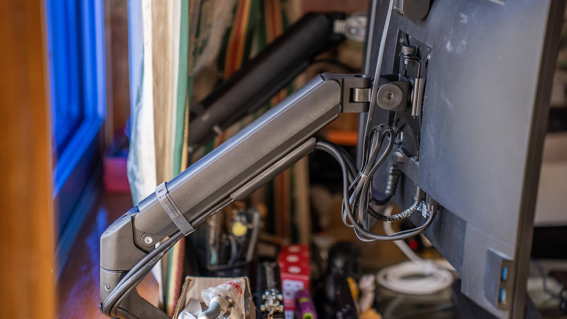 显示器标配底座太矮又太占桌面空间？北弧显示器支架了解一下