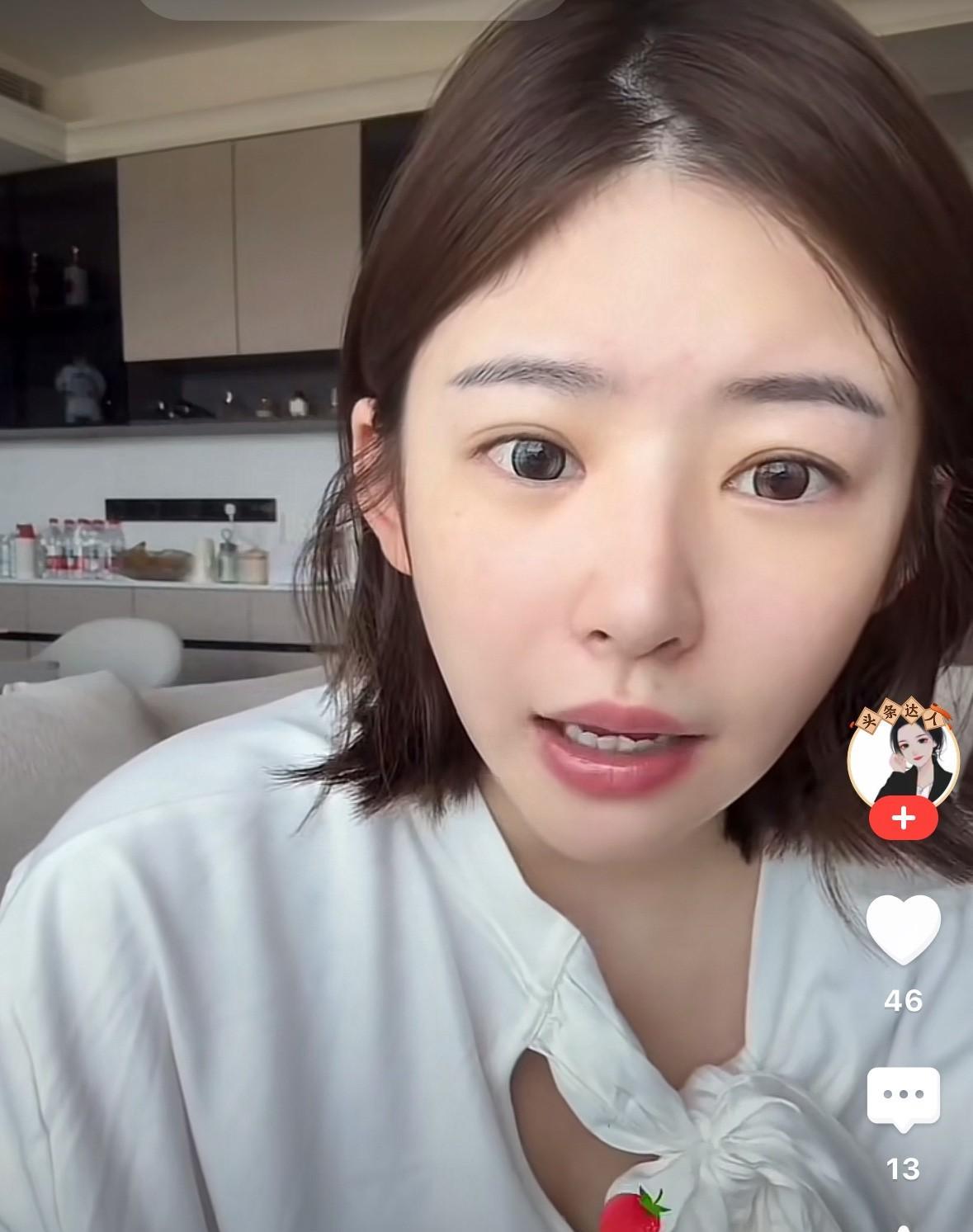 黄一鸣抱怨“快被她们两个搞崩溃了”，这两个人是谁呢？
原来是她妈妈和姥姥，她说“