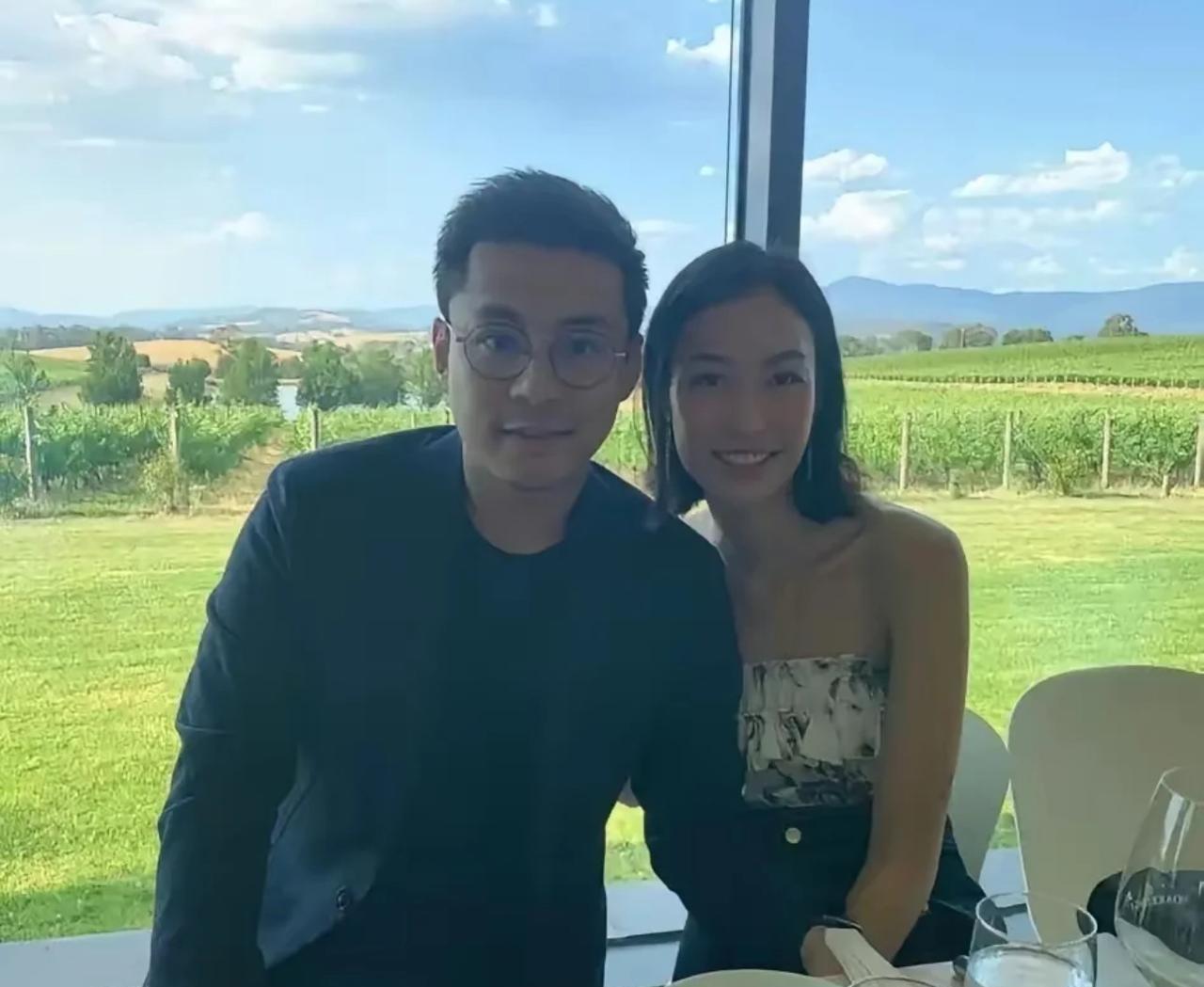 霍家的没落其实从三儿子霍启仁最近的婚讯也能看出来。
他们家现在想高调也没用，大儿