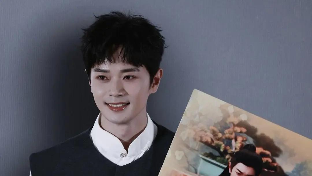 曹骏《玉茗茶骨》活动出圈：古装惊艳、演技突破与谦逊品格共绽光芒