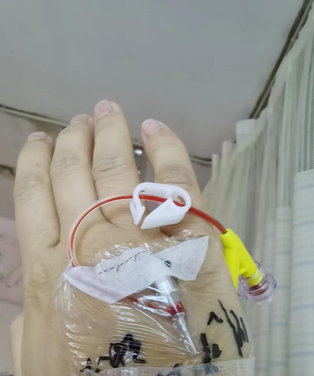 我多囊备孕4年好不容易怀上了双胞胎，没想到，怀上才是挑战的开始。
头三个月总是有