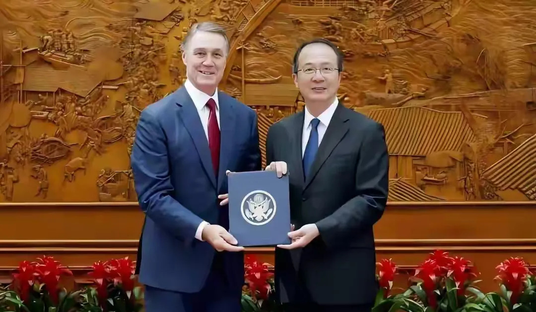 美国新大使来华，要搞事情？











美国新大使一落地就放狠话，说要