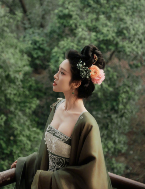 唐艺昕的古风妆造