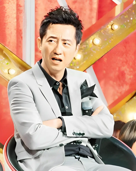 2008年，张宇提醒好朋友庾澄庆：“你老婆伊能静，你可要当心。”庾澄庆一怒之下，