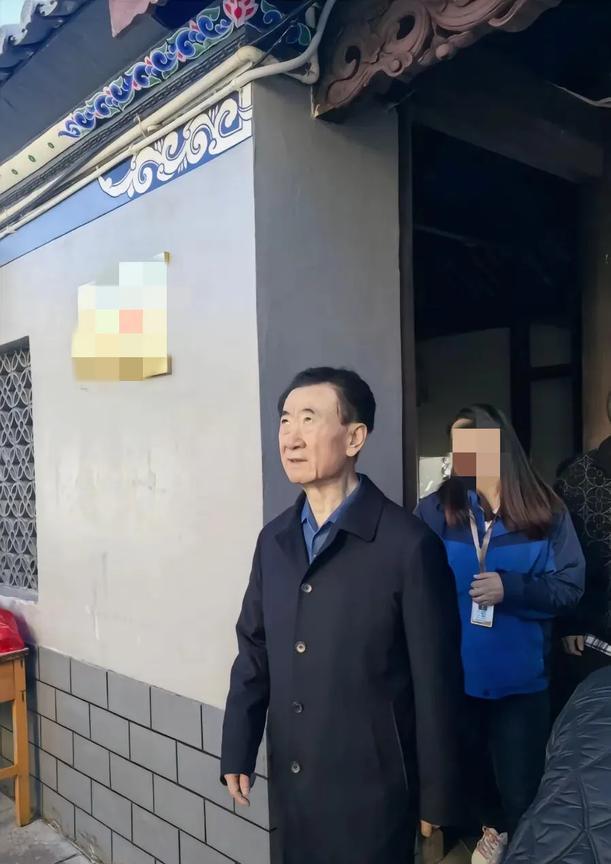 王健林卖万达广场这事，
网友们又挖出了一个真相！
原本以为王健林卖了那么多万达广