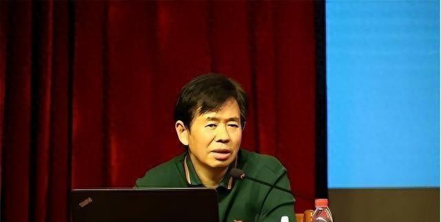 戴旭这话一点不假，真是把美国的实质摸透了。
以前中国总说不开第一枪，为了低调发展