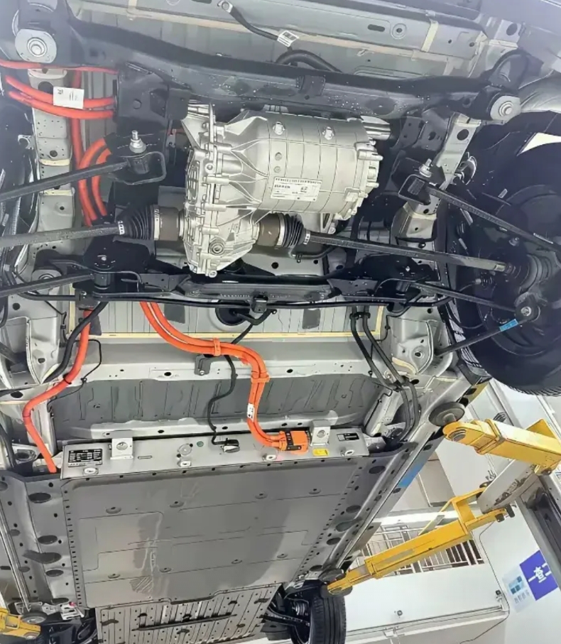 谁说油车要被逐步淘汰了？

完全是无中生有，个人臆断而已。看看大街上的车辆，10