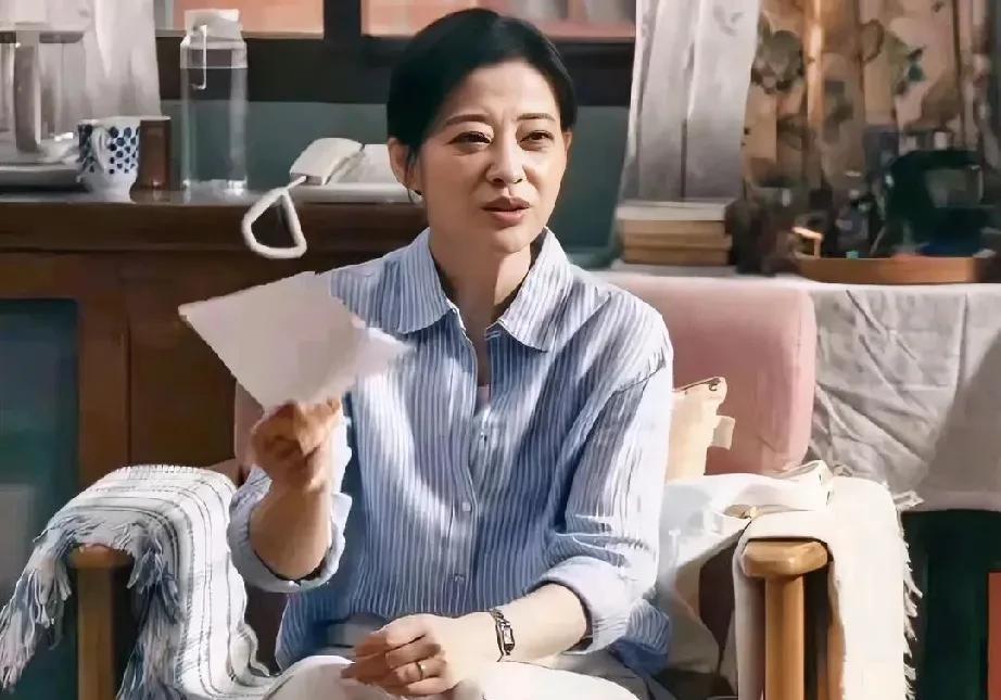 《我的后半生》
孙宝琴起草了离婚协议，叫丽娜帮忙看一下。丽娜哭笑不得，说这怎么像