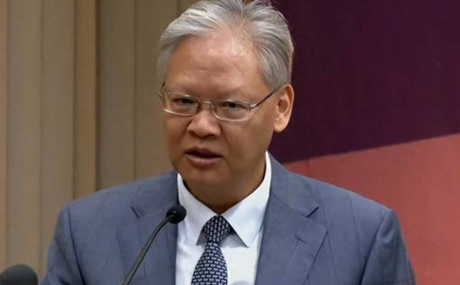 事实证明，沉默屈服只会让特朗普变本加厉，只有奋起反抗才能让特朗普正眼相待，沉默只
