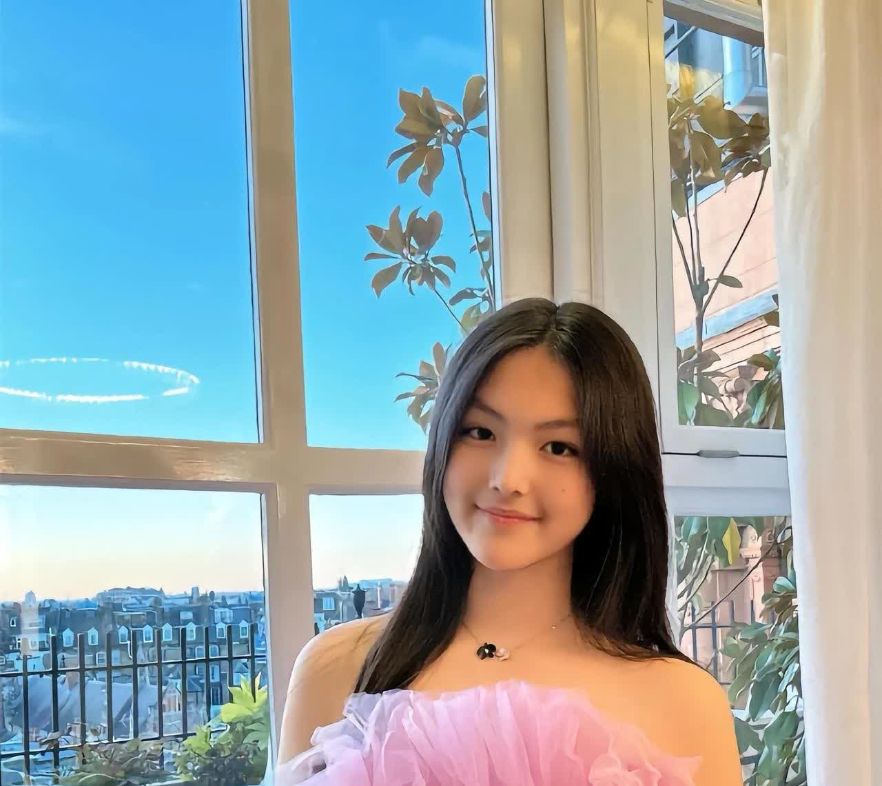 李湘女儿王诗龄的家庭情况：
一、父亲：王岳伦，是电影导演，其父亲是著名画家，师