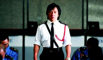 成龙：一半中国人，剩下半个去哪都行成龙大哥才是真的出门在外身份是自己给的hhhh