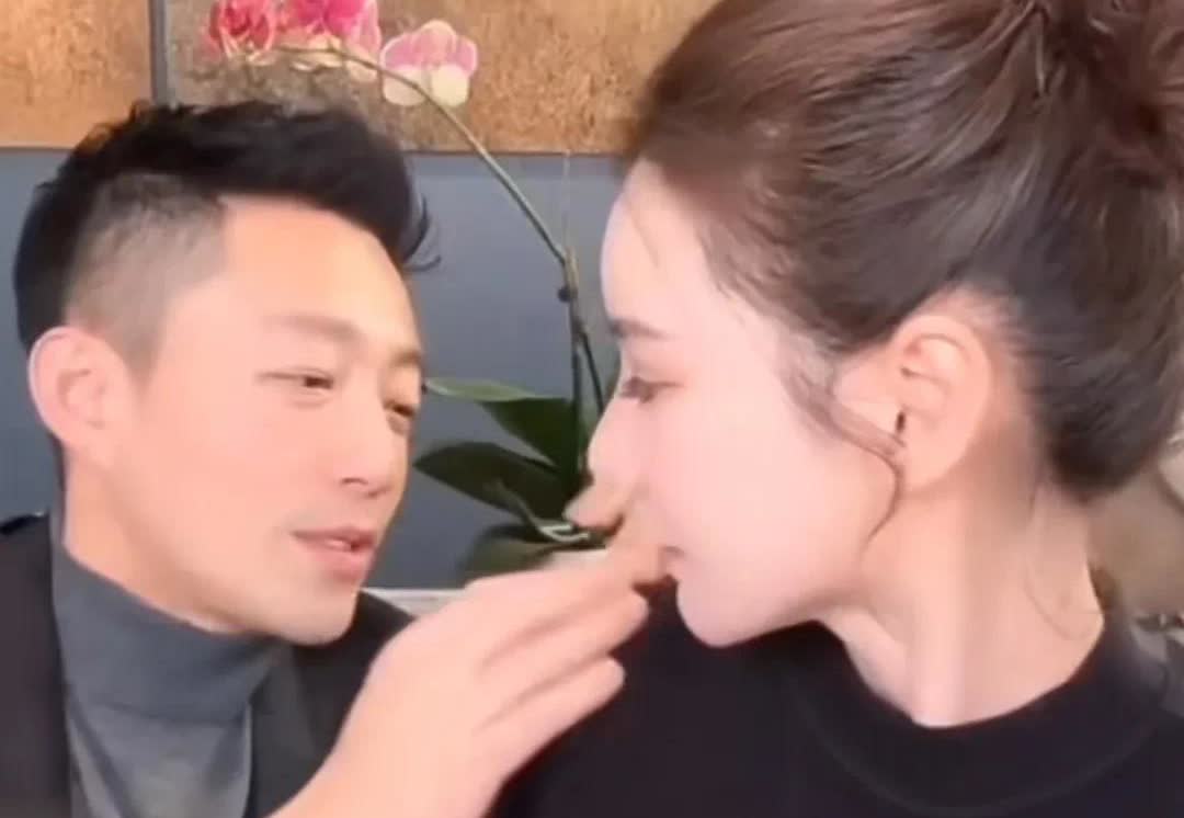 别逼逼了，非要拿马筱梅和大 S比，那能比吗？有可比性吗？啥身份，一个家庭妇女，一