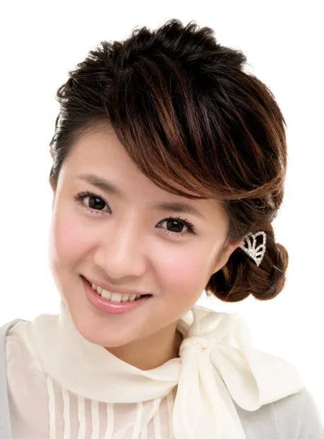 2018年，"上海第一美女"沈丽君抛下5岁儿子和3岁的女儿，从28楼一跃而下，当