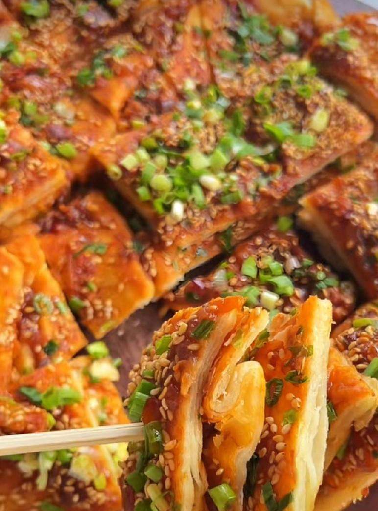 丈夫在家他就做饭，只是现在每个星期天安排的饭菜都吃不饱，以前，他买豆腐白菜，虽然