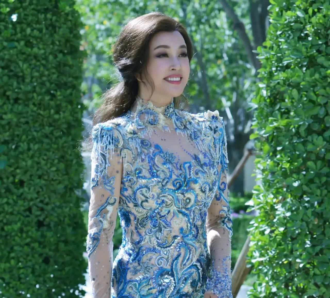 刘晓庆在美国考驾照
不服老的庆奶真的太飒了
别人的70岁跳广场舞带孙子
庆