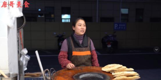 “真正的伏弟魔”2022年，安徽一位33岁的女子卖烧饼，凌晨4点半起床，忙到晚上