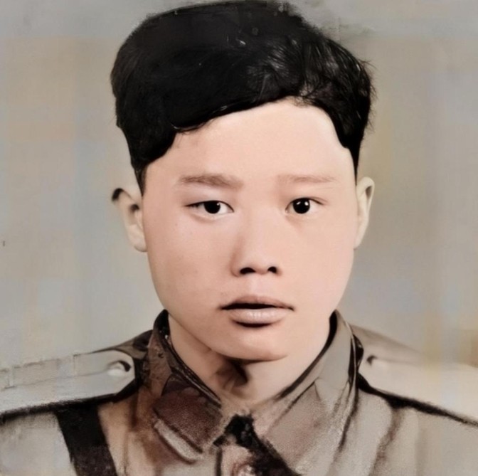 1951年1月28日，志愿军战士潘天炎去附近的草丛解决生理需求，回来后却发现阵地