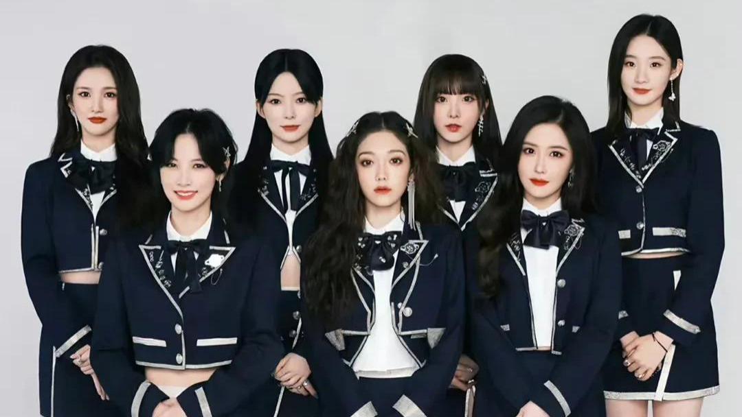 郑乃馨直播发疯不装了，跟成员没联系，网友：还不如让徐艺洋出道！