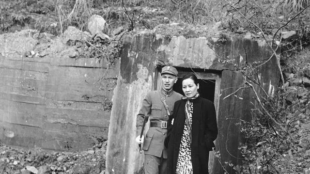 老蒋正在别墅午睡，侍卫长突然夺门而入：解放军已突破长江防线