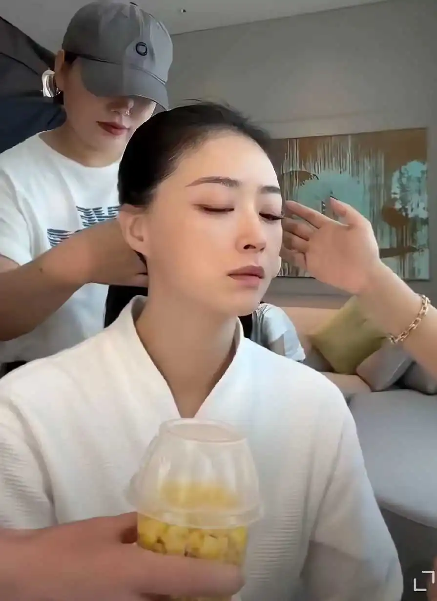 蒋欣真的嫌弃减肥，但是不能不接受