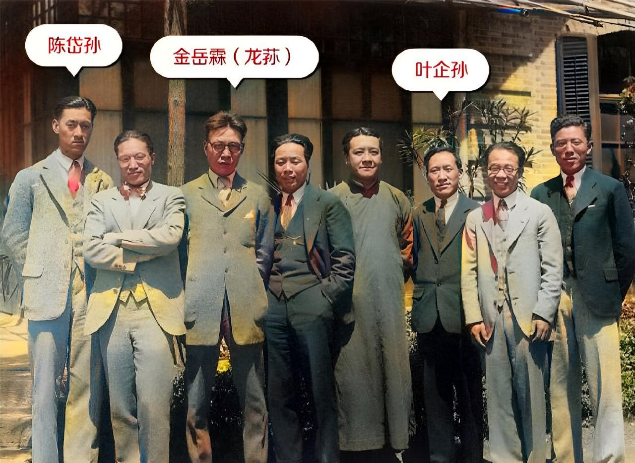 这几位个头不一，胖瘦不同，相貌各异的男子都曾是当年中国的青年才俊。他们都是男人中