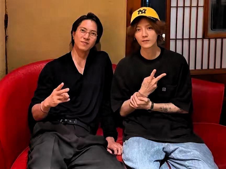 鹿晗分手风波后终于露脸了！最新晒出的自拍让网友差点没认出来——嘴唇变薄、人中变长
