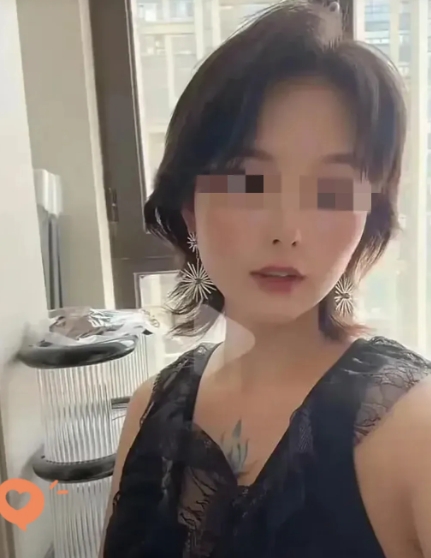 河南平顶山发生一起令人心痛的事件：一名36岁的理发店女老板因感情纠纷，从酒店16