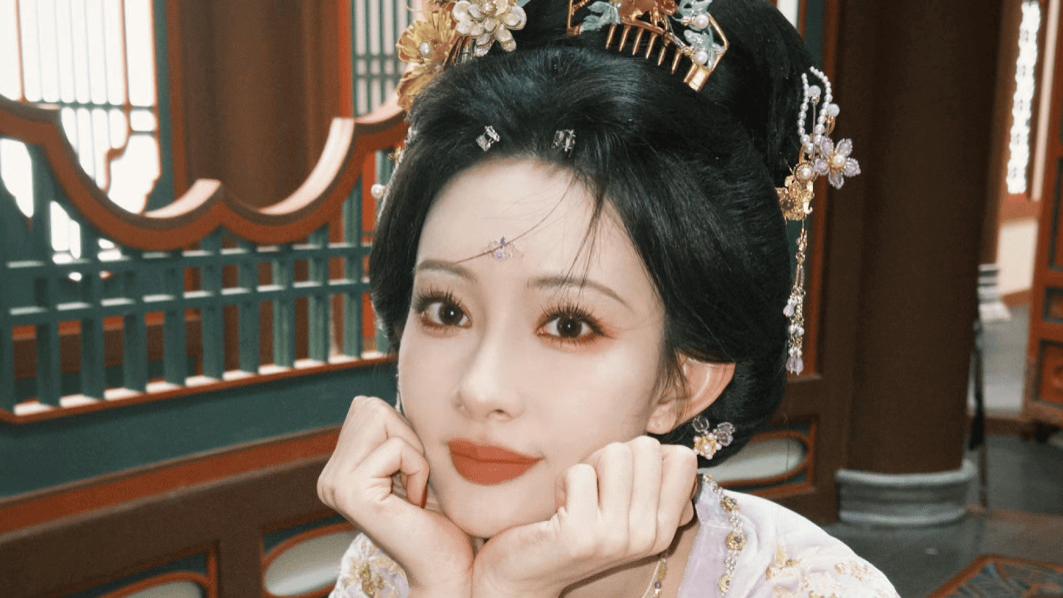 孟子义摔倒后反应亮了！这体面程度绝绝子，快看→