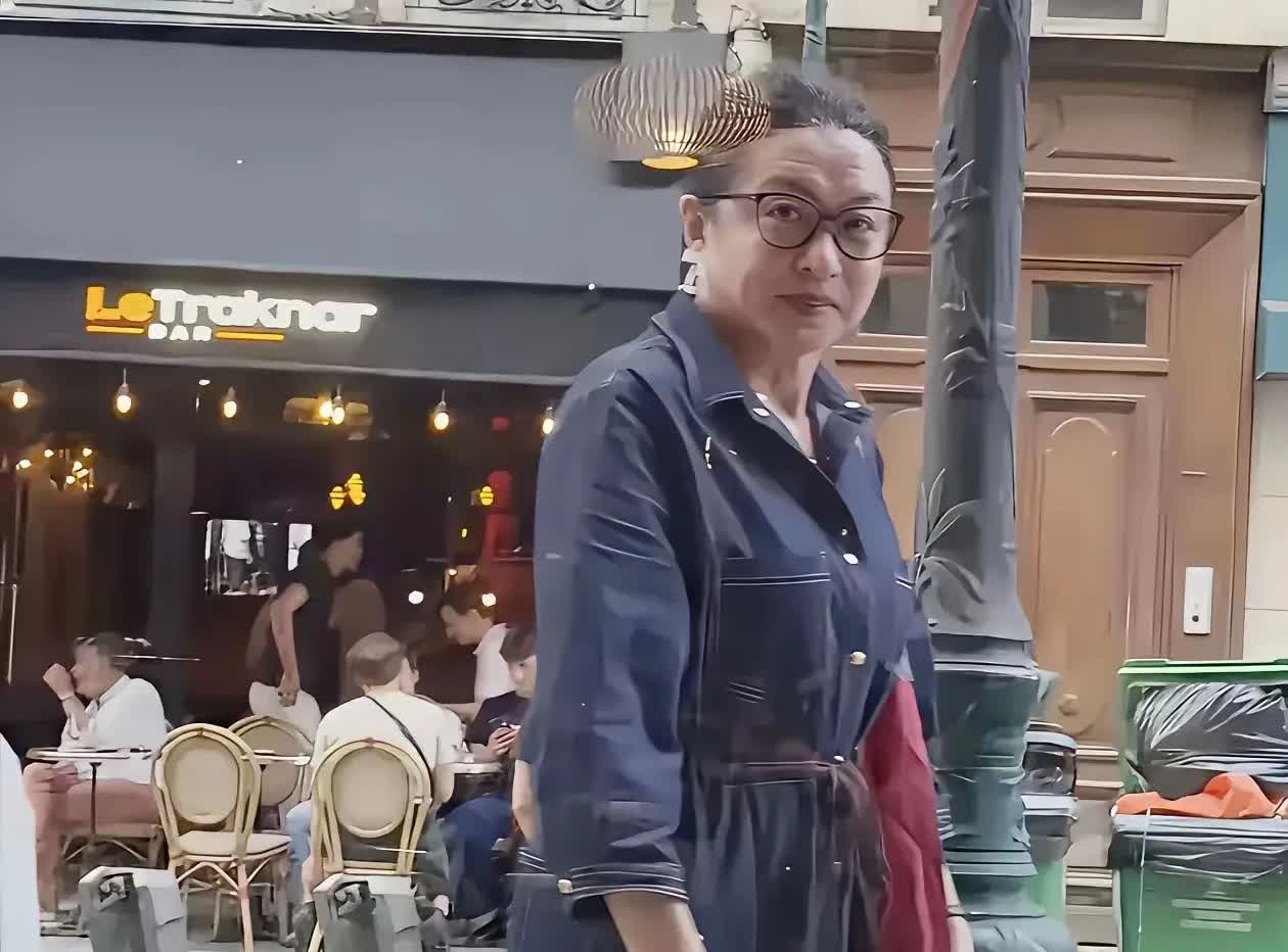 哦豁！这不是“红姐”吗？

金星移居巴黎后，感觉整个人都变了，变得越来越男相