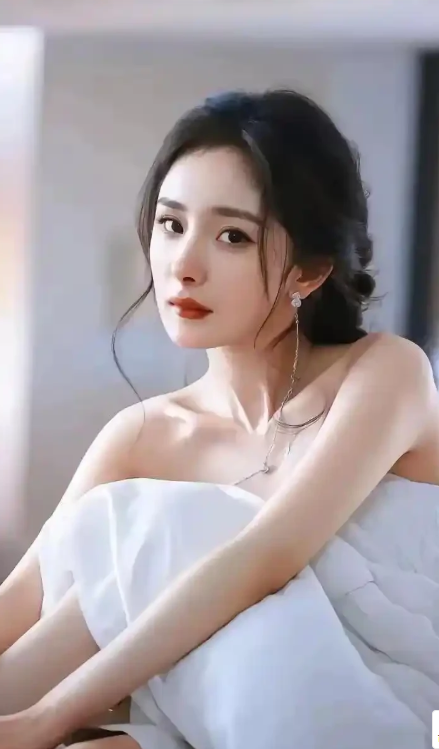 杨幂说的真对！中年男明星找网红小女友，中年女明星嫁给小男友，你觉得有区别吗？他们