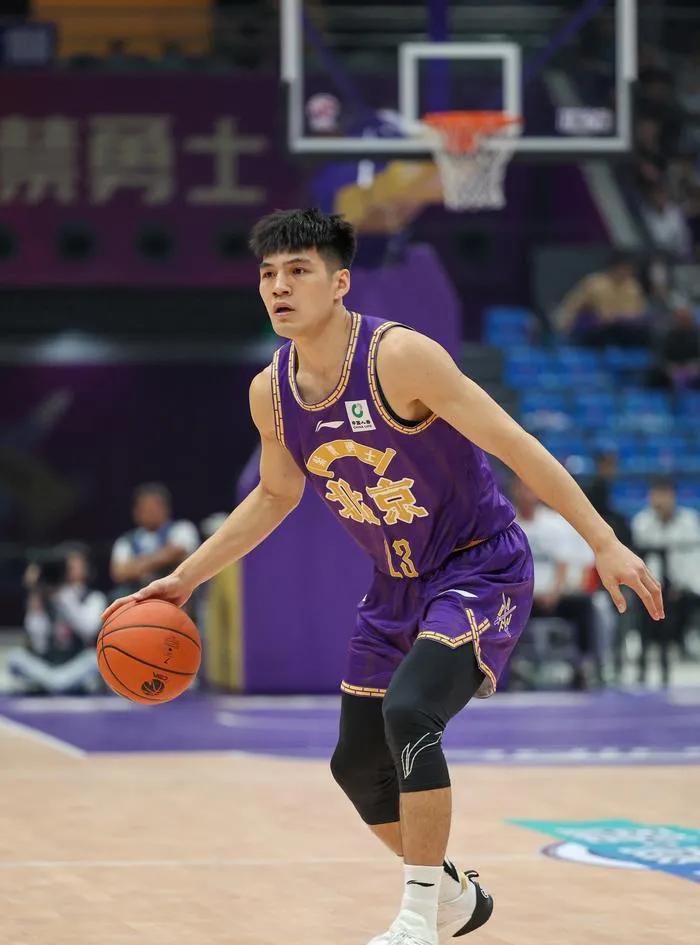 为什么陈国豪能力不算太强，但好多俱乐部都想签他，是什么原因。
