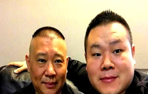 当年，岳云鹏大女儿出生时，郭德纲为其取名为岳麓一，等到他二女儿出生后，又找师父郭