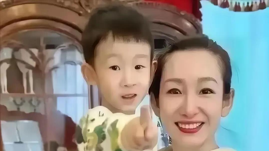 明星全家福，谁丑遗传谁，丑基因真的是一点没浪费，白瞎了好基
