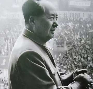 放弃赔偿背后的深意











1972年，日本首相田中角荣访问中国，