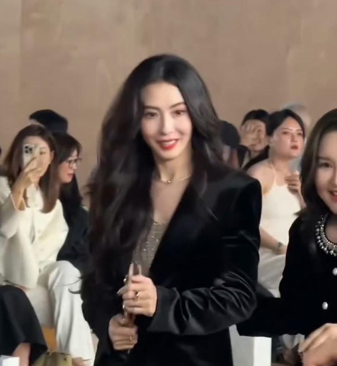 不得不承认
女人的花期是真的长呀！
你看看张柏芝就知道了，她现在居然45岁了，可