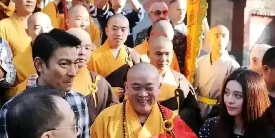 看了三尺评论区，竟无人认得他。
难道卷钱跑路的骗子多如牛毛吗？十几个亿都名不见经