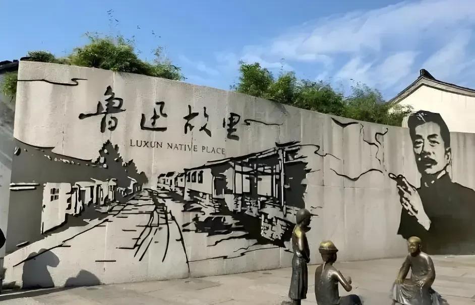 笑不活了！这个社会怎么了？
鲁迅：被投诉抽烟；
岳飞：被投诉纹身；
武松：被投诉