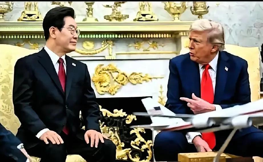 川普和李在明唠唠家常：
你们韩国人怎么那么爱吃泡菜？
李在明：这没啥奇怪的。就像