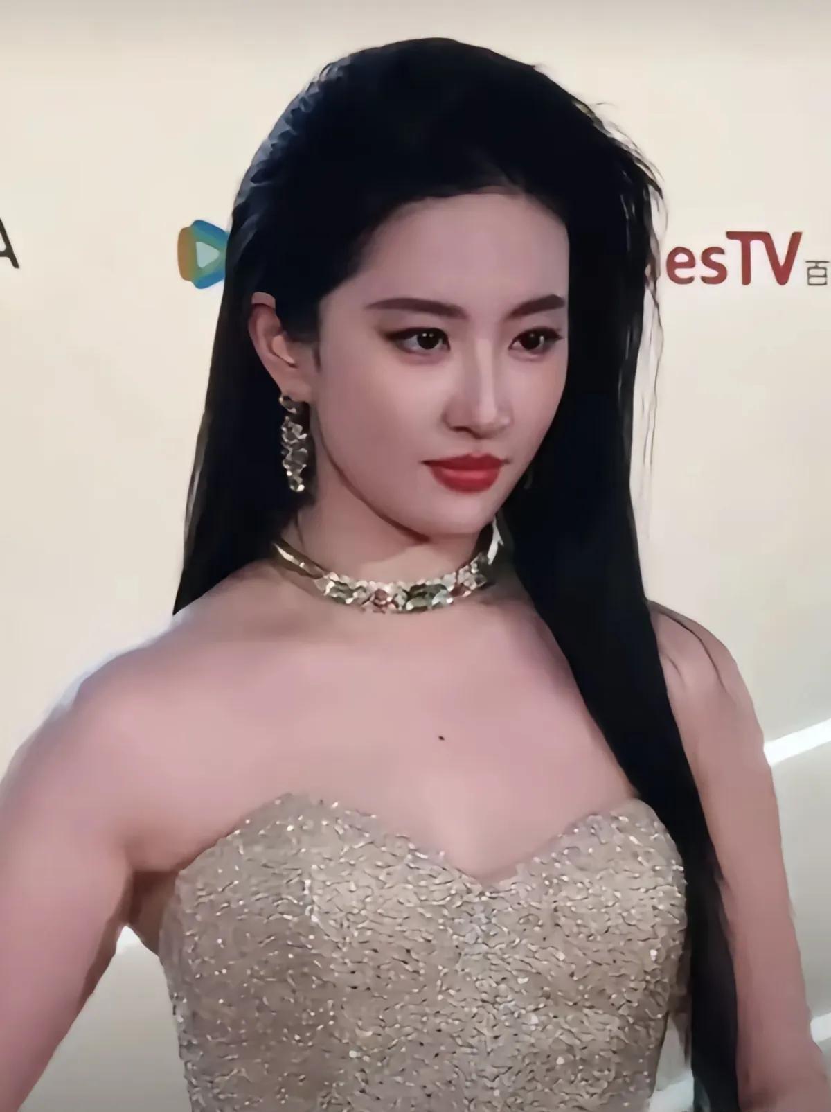 好美好美，有人说她老了胖了，但是依然是我心中的内娱最美[比心]提名即是肯定  拿