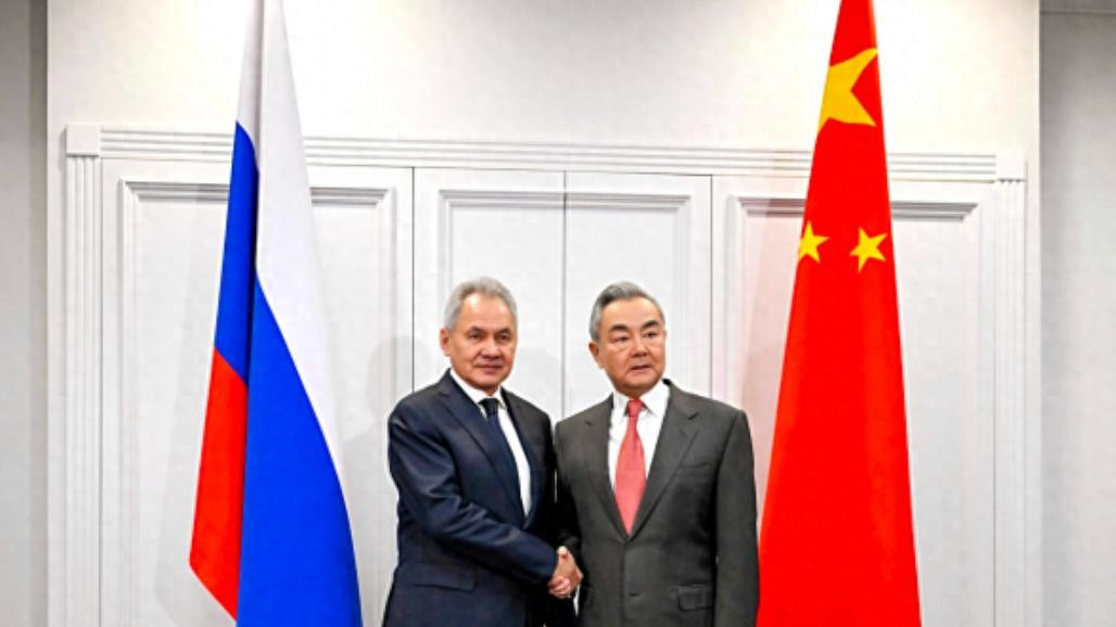 普京出手果然不一般，高市早苗坐不住了，日方喊话G7提供帮助