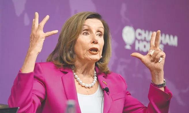 美国过气政客佩洛西又拿台海问题刷存在感，结果被民进党前大佬怒呛:台湾问题很敏感，