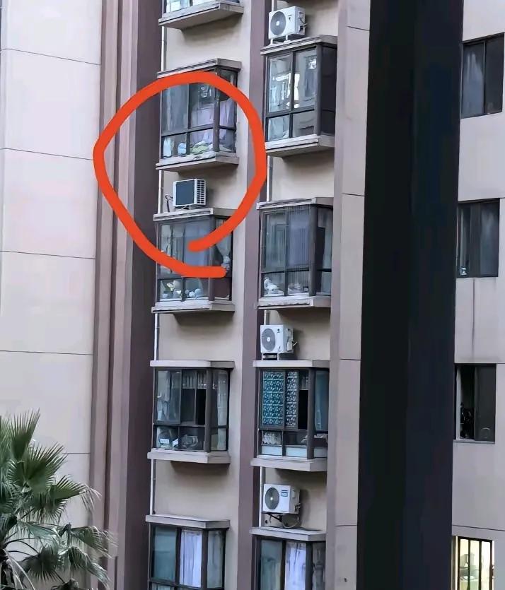 我就想问问，空调装成这样房主知道吗？制冷会不会受影响？