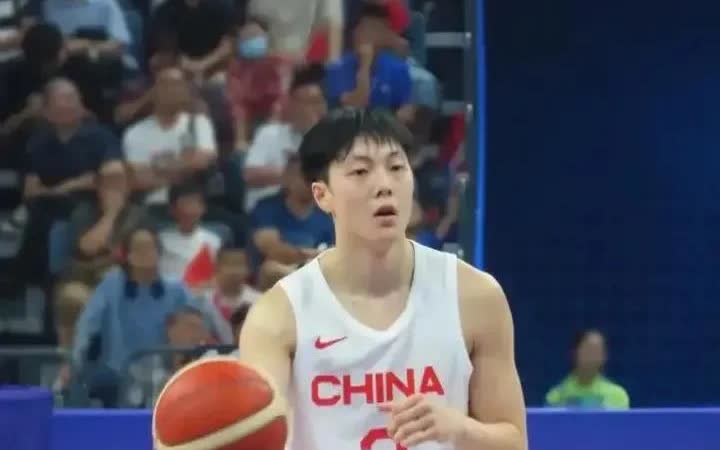 不出意外的话，中国男篮征战亚洲杯将会是以下12人！
中锋：周琦，杨瀚森，余嘉豪