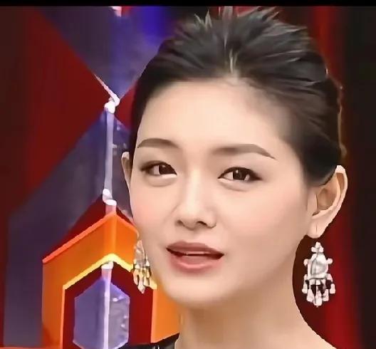 我相信大S，如果不是汪小菲出轨，又与张兰张颖颖一起爬山，她是绝对不会离婚的。
因
