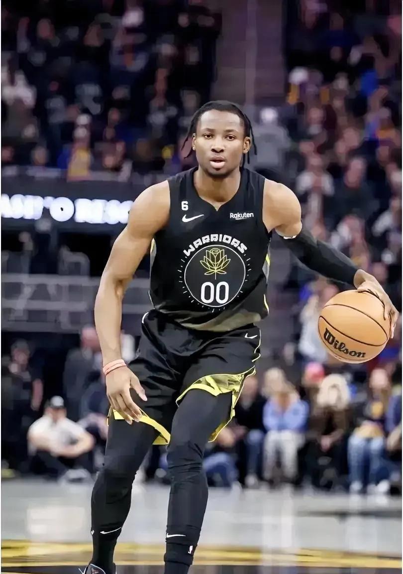 《勇士慌了！22岁小将放狠招：不交易就白嫖，NBA十年未见这操作》
最近NBA圈