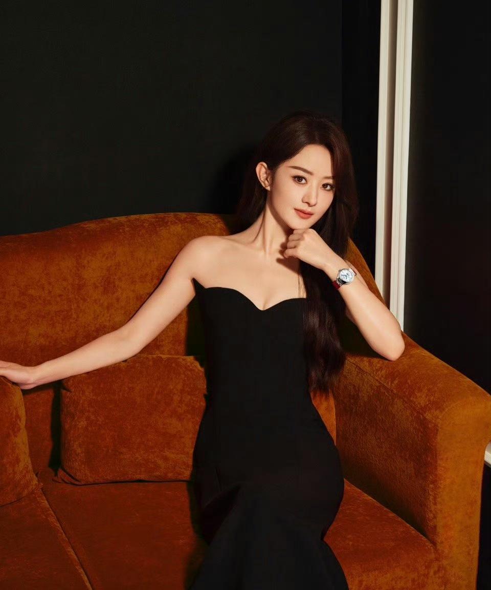 [耶]浪琴表优雅形象大使赵丽颖，倾情演绎全新时尚大片，诠释永恒魅力，优雅风尚，个