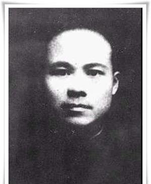 1949年国庆那天，澳门一条背街，包惠僧攥着收音机，听到“中华人民共和国成立”几