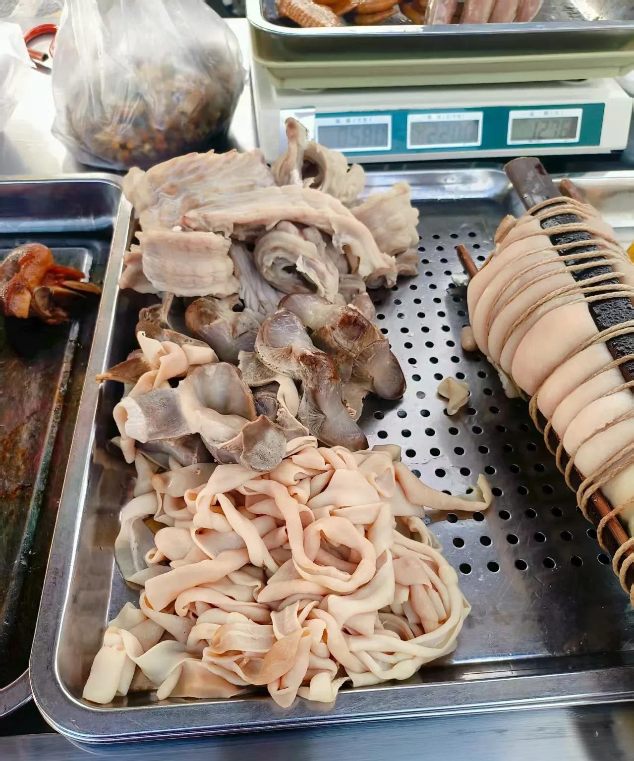 连续上班十个小时，然后又立马接着去摆摊，我觉得我也是挺拼的。
昨天晚上我熬夜写小