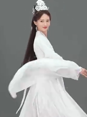 温婉大气，身姿挺拔，金晨饰演南宫婉太合适不过了，不管是眼神戏里的清冷还是动作戏的