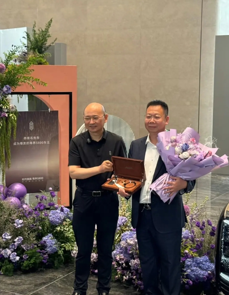 其实，今天除了小米SUV发布之外，也是尊界交车的日子

看来今天确实是一个不错的